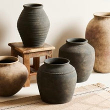 Afbeelding in Gallery-weergave laden, Handgemaakte vaas - pot