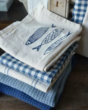 Afbeelding in Gallery-weergave laden, Theedoek vis blauw