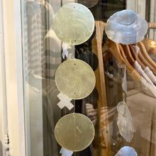Afbeelding in Gallery-weergave laden, Schelpen slinger