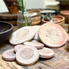 Afbeelding in Gallery-weergave laden, Terracotta onderzetter
