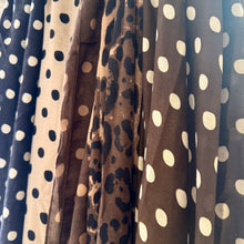 Afbeelding in Gallery-weergave laden, Polka dot sjaal
