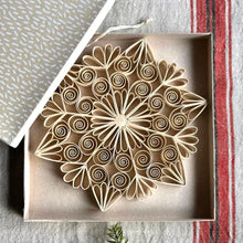 Afbeelding in Gallery-weergave laden, Quilled sneeuwvlok
