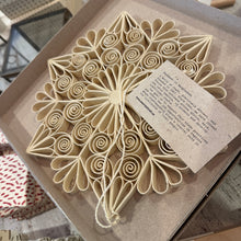 Afbeelding in Gallery-weergave laden, Quilled sneeuwvlok
