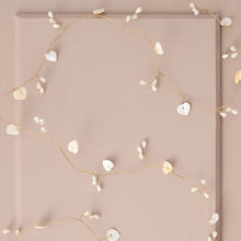 Afbeelding in Gallery-weergave laden, Witte hartjes slinger
