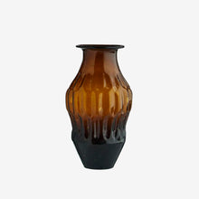 Afbeelding in Gallery-weergave laden, Amber vaasje gerecycled glas
