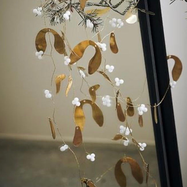 Mistletoe slinger brass